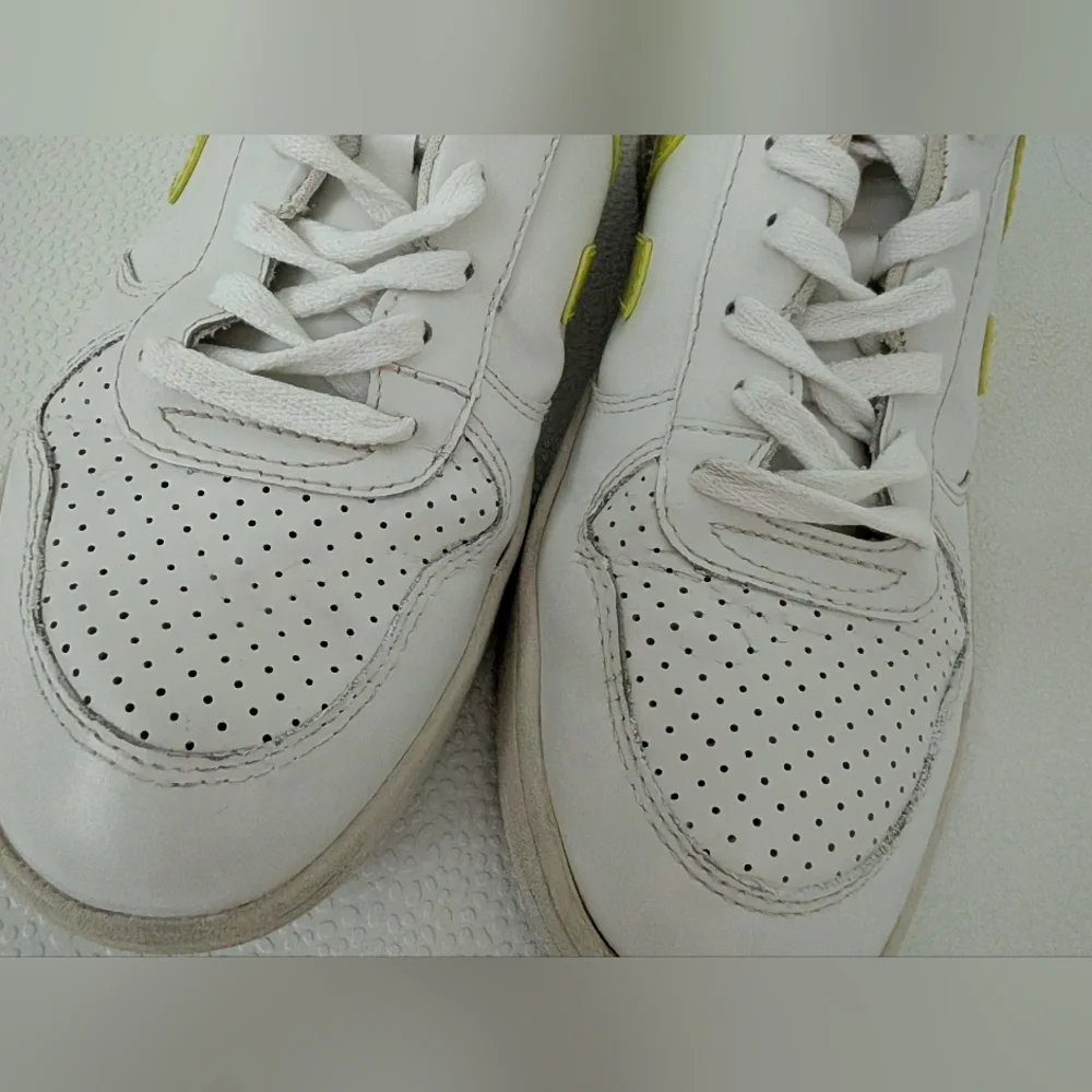Veja V-10 Leather Sneakers Fluorescent yellow